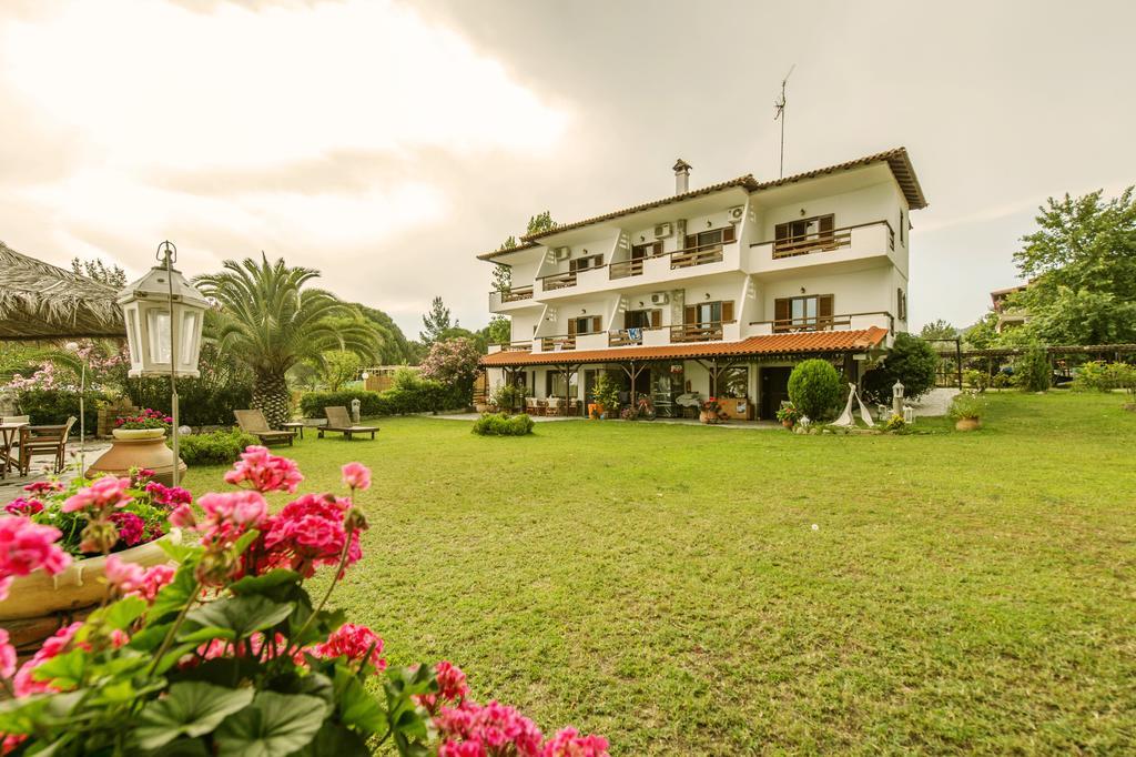 וורוורו Christaras Apartments מראה חיצוני תמונה