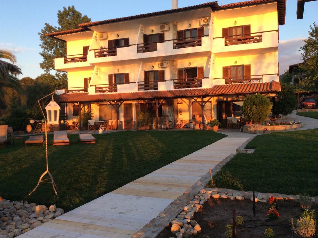 וורוורו Christaras Apartments מראה חיצוני תמונה
