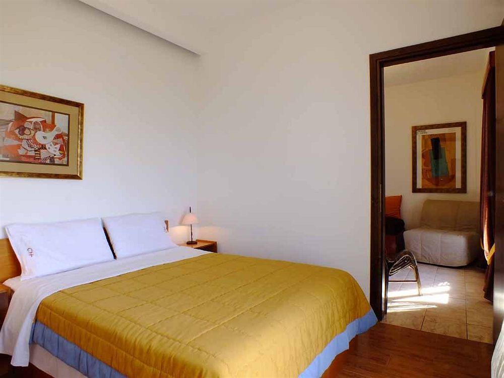 וורוורו Christaras Apartments מראה חיצוני תמונה