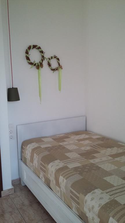 וורוורו Christaras Apartments מראה חיצוני תמונה