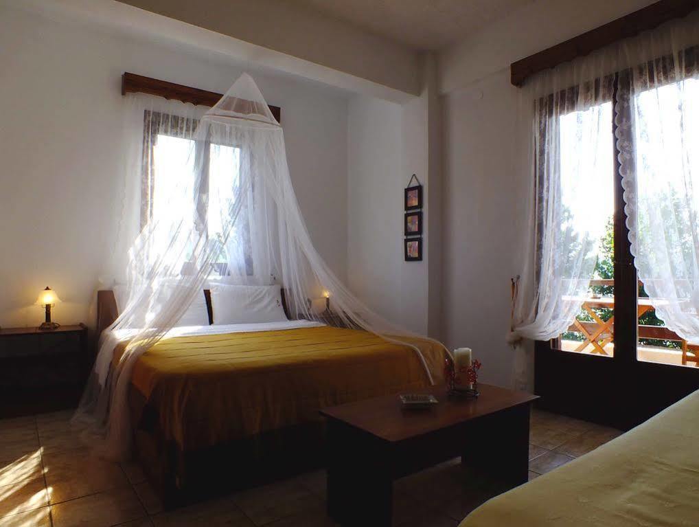 וורוורו Christaras Apartments מראה חיצוני תמונה