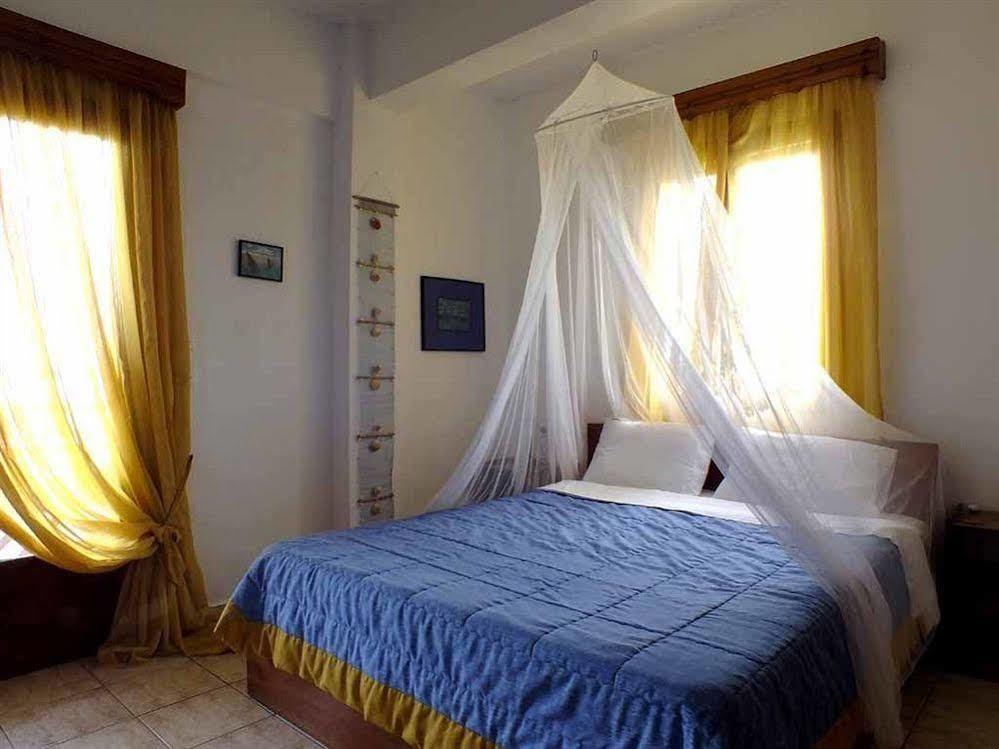 וורוורו Christaras Apartments מראה חיצוני תמונה